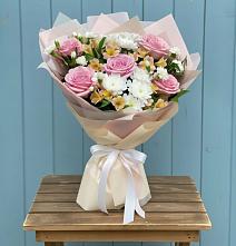 Букет цветов из:  Гвоздики, Орхидеи и Розы в Семёнове