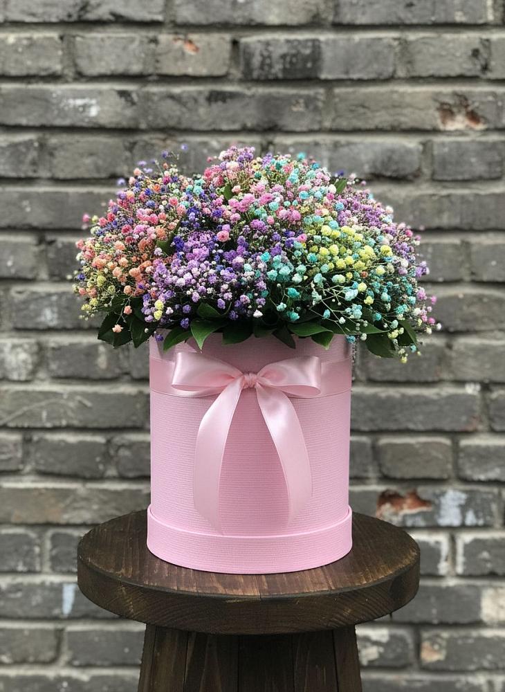 Цветочная композиция из Гипсофила и Розы в шляпной коробке в Семёнове