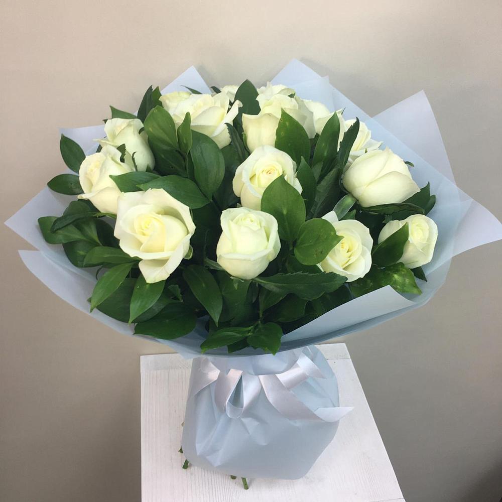 Букет 15 Белых роз Проуд в Семёнове