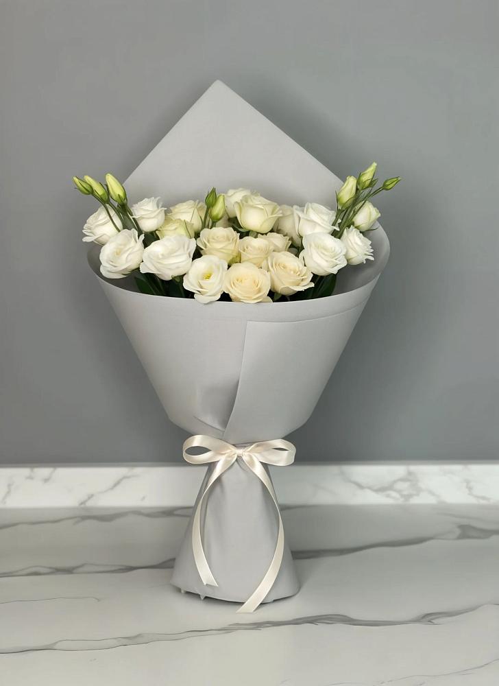 Букет цветов из: Розы и Лизиантусы в Семёнове