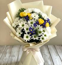 Букет цветов из:  Ирисы, Хризантемы и Розы в Семёнове