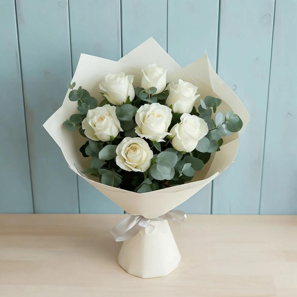 Букет Белые розы в Эвкалипте в Семёнове