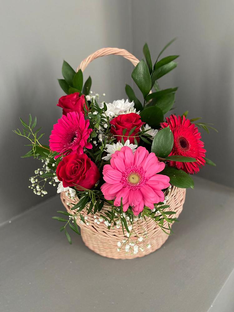 Цветочная композиция из Розы, Хризантемы и Герберы в корзине в Семёнове
