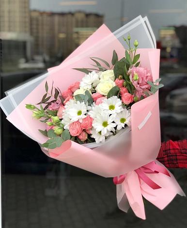 Букет цветов из: Розы, Лизиантусы и Хризантемы в Семёнове