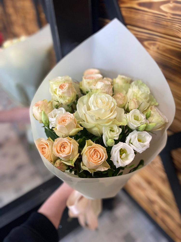 Букет цветов из: Розы и Лизиантусы в Семёнове